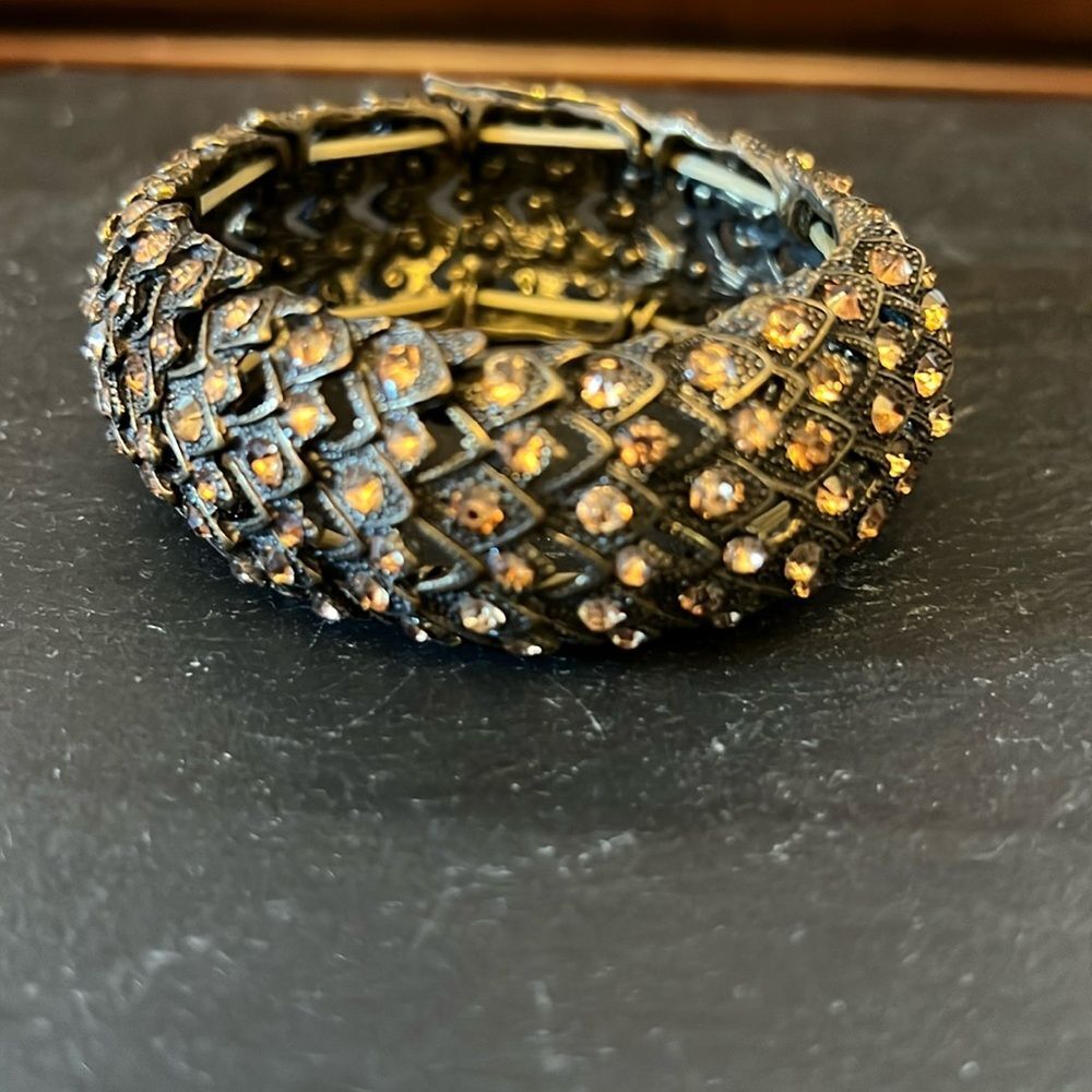 Antique gold tone stretch bracelet